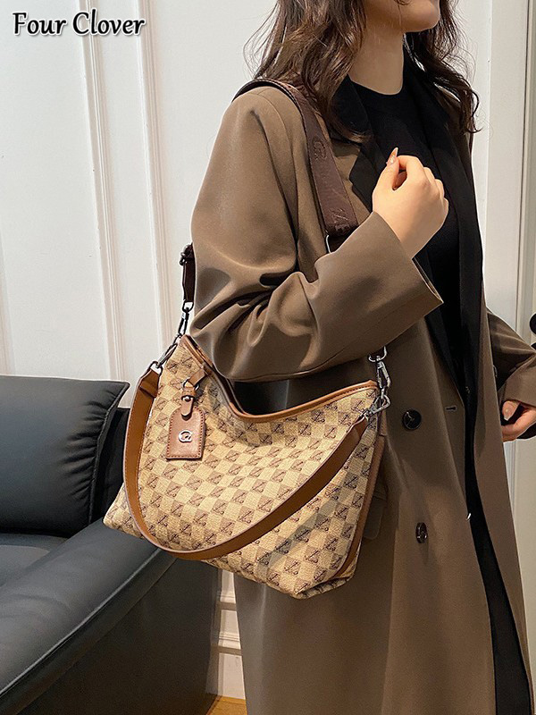 Large capacity single shoulder bag, new retro printed casual commuter underarm bag, versatile fashionable tote bag, simple luxury handbag, casual shop
