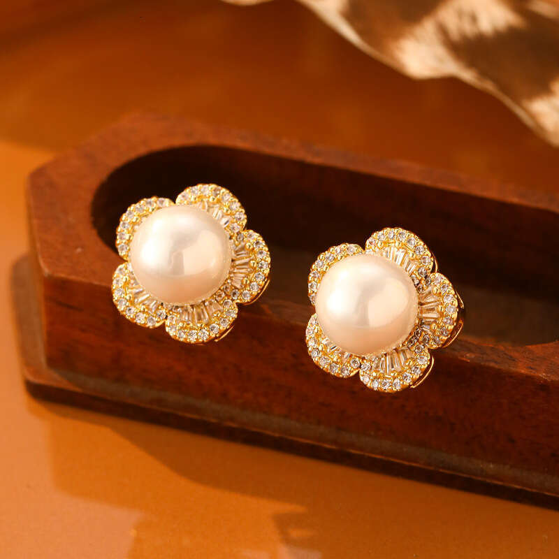 Micro Inlaid Full Zircon Flower Pearl for Women Fashion Simple Elegant Earrings New High-end Light Luxury Exquisite Ear Jewelry