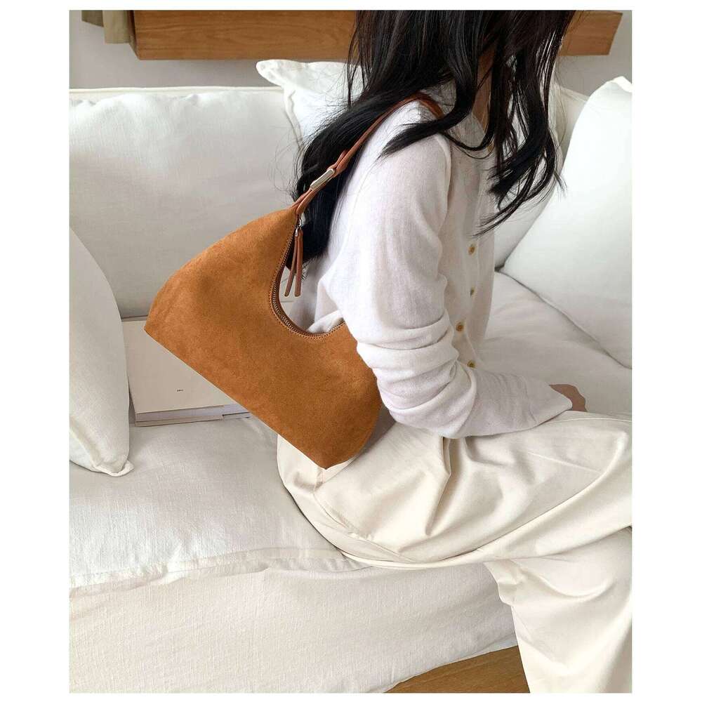 Winter Luxury Women Handbags Designer Faux Suede Half-moon Underarm Bag for Lady Fashion Trend Shoulder Bags Fake fur big totes C260207