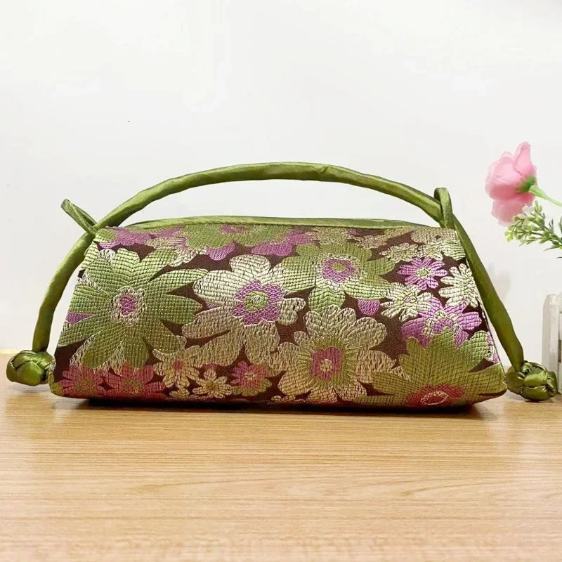 Fashion Chinese Style Silk Bag Women Handbag Japanese Hand Embroidery Cheongsam Female Cosplay Bags Clutch Purses 260208