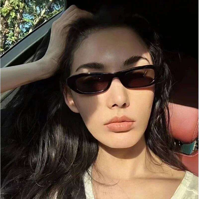 2024 New Retro Oval Sunglasses Personalized Small Frame Trend Versatile Street Shooting Sun Glasses Female Y260207
