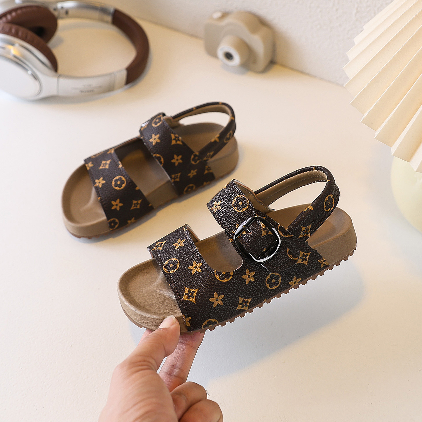 Free Shipping 2026 Summer New Print Design Kids Open Toe Sandals Fashion Casual Beach Soft Sole Buckle Sandals for Boys and Girls