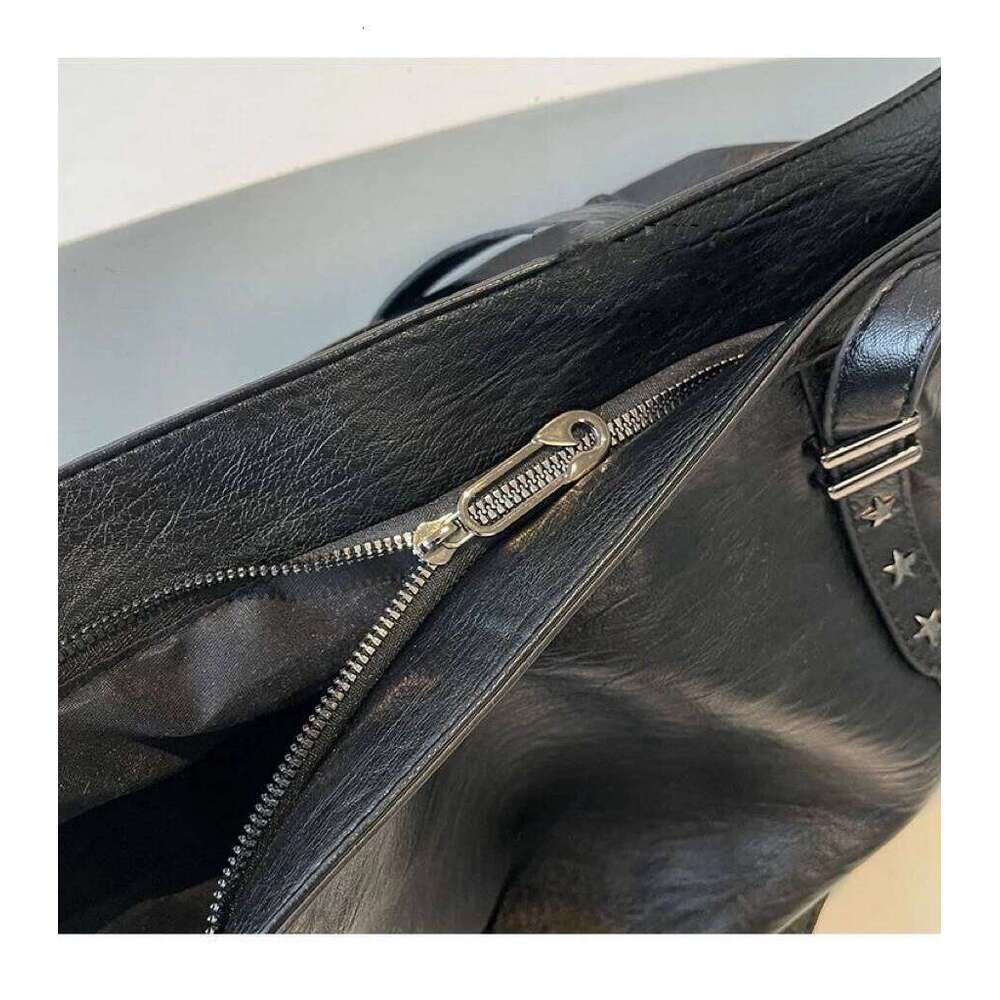 Large Capacity Advanced Waxed Leather Sling Tote Versatile Crossbody Commuting Handbag Underarm Bag Oil Wax Lea C260207