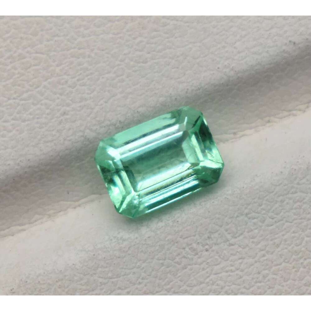 1.80 Ct Colombian. Natural Gemstone. Vivid Green 8X6 Mm Emerald Loose Gemstone For Jewelry Makings
