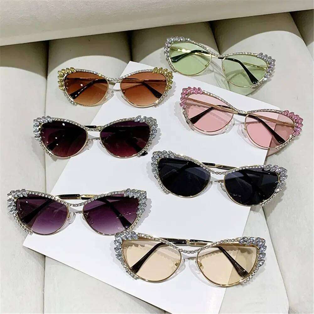1pc Oversized Diamond for Women Fashion Cat Eye Rhinestone Sunglasses Bling Jeweled Frame Costume Party Glasses Y260207