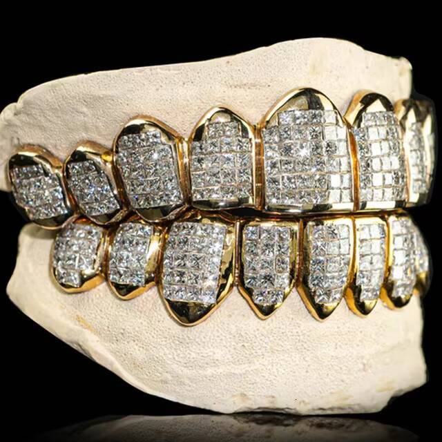 Invisible Setting Princess Cut Iced Out VVS Moissanite Diamond Custom Grillz Teeth Iced Out Hip Hop Silver Grillz Moissanite