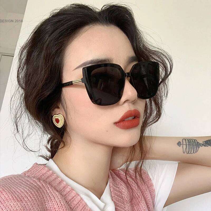 Cat Eye Women Sunglasses Vintage Designer Fashion Black Sun Glasses Big Frame Cool Sexy Female Y260207