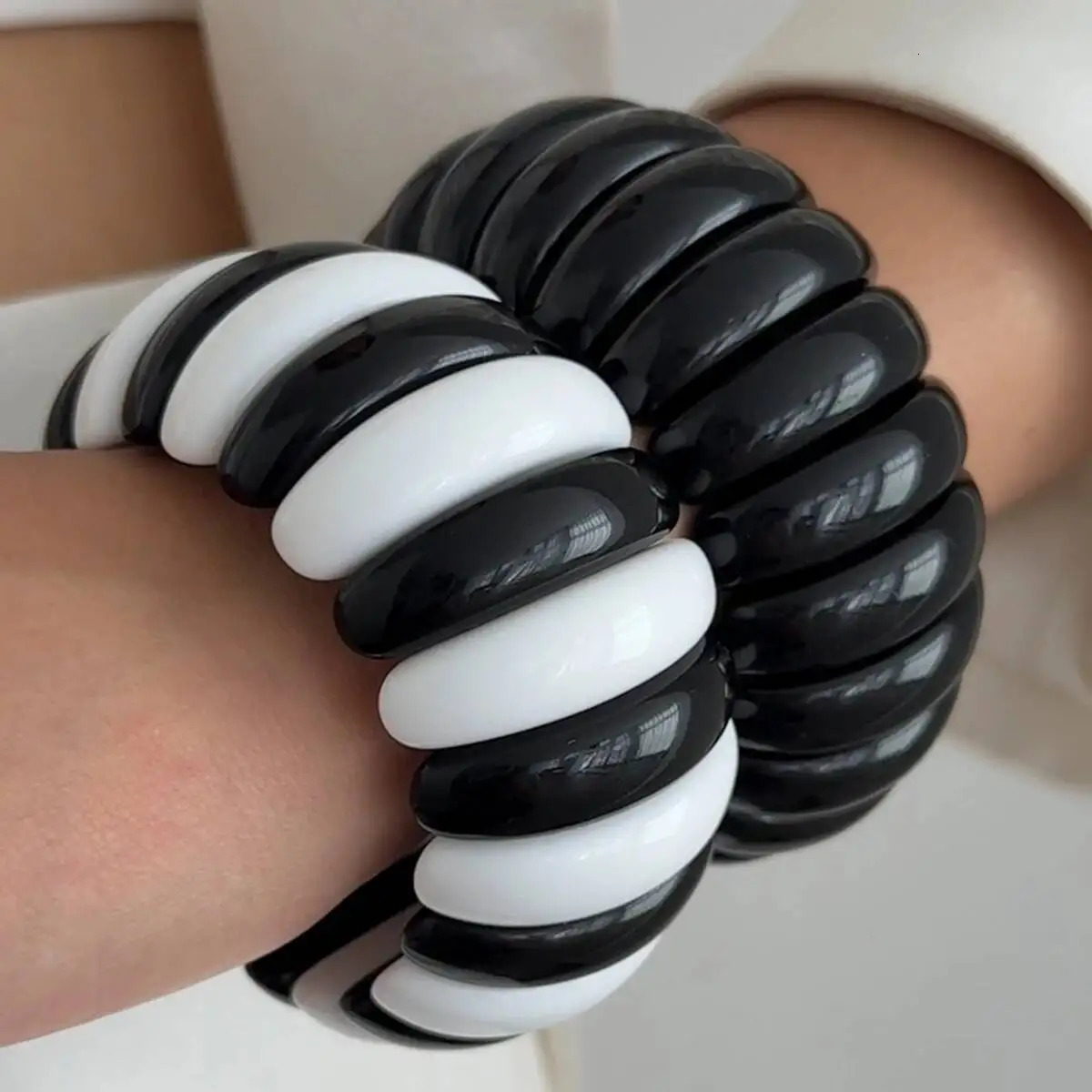 Salircon 3 Styles Boho Resin Geometric Chunky Bangles Women Hip Hop Punk Black White Stacking Elastic Bracelet Y2K Jewelry 260206