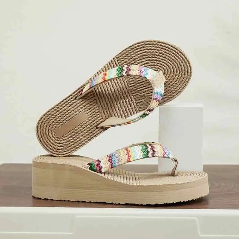 Summer 2025 Style PP Straw Weaving Flip Flops for Women Fashion Sandals Beach and Seaside 260208