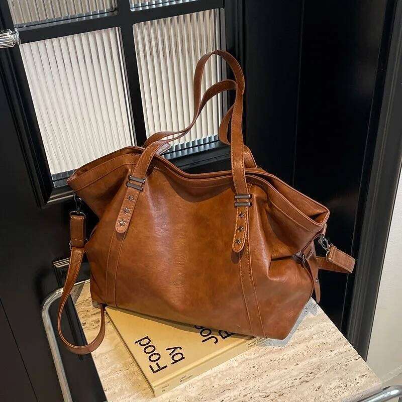 Large Capacity Advanced Waxed Leather Sling Tote Versatile Crossbody Commuting Handbag Underarm Bag Oil Wax Lea C260207