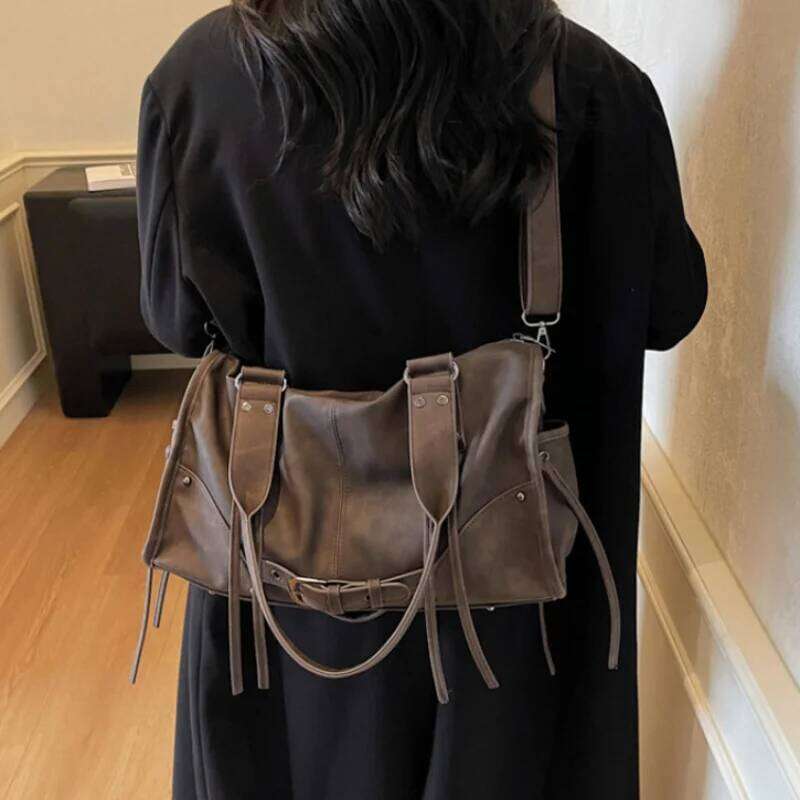 Branded Retro Motorcycle Handbag Stylish Tassel Soft Large Capacity Buckle Shoulder Designer Niche Underarm Bag C260207