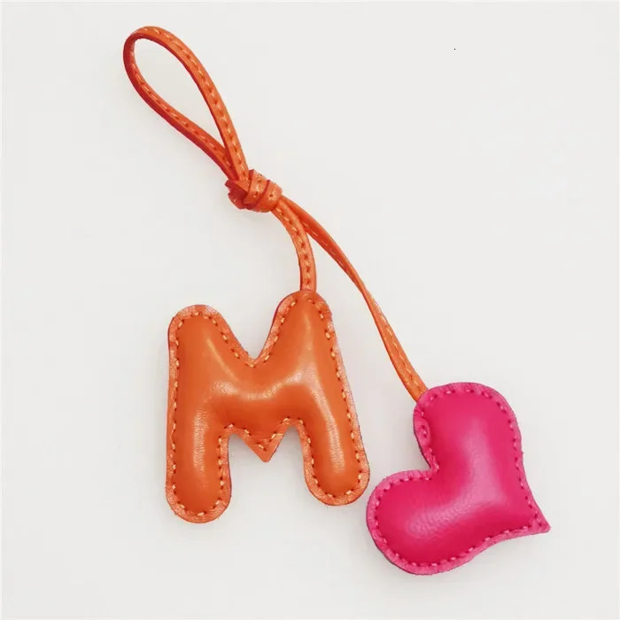 Fashion A To Z 26 Initials Heart Keychain With Letter Keyring for Women Men Handbag Accessories 260130