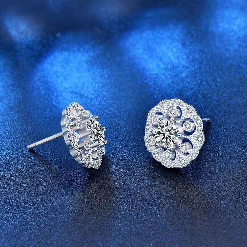 Top Quality Fashionable Hot Sale 925 Sterling Silver Stud Earrings With Moissanite Diamond