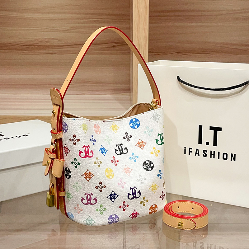 2026 New Factory Old Flower European and American Nurse Bag Women's Single Shoulder Underarm Bucket Bag European Station Internet Celebrity Versa