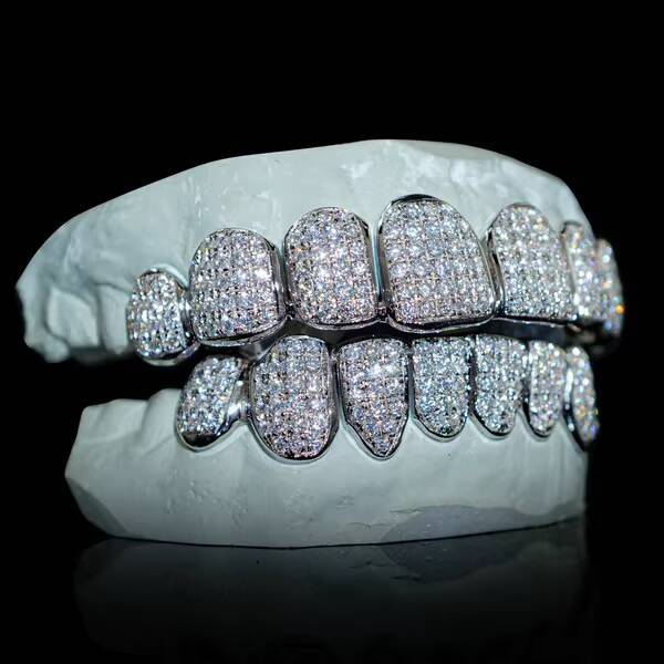 Fine Hip Hop Moissanite Grillz Custom Real Gold Plating 925 Silver Iced Straight Setting VVS Moissanite Diamond Teeth Grillz