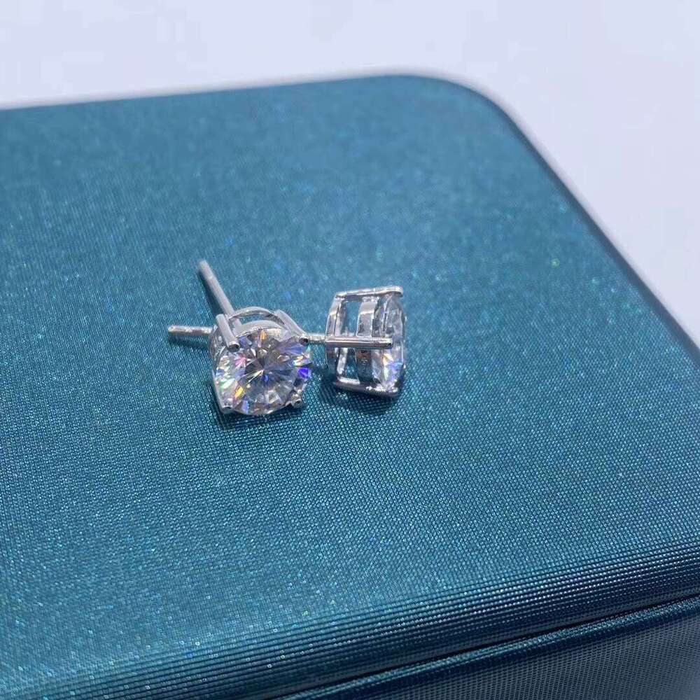 Classic Style White Moissanites Custom Jewelry 6.5 Mm VVS Round Moissanite Earrings