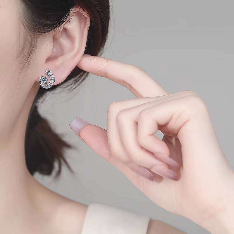 Wholesale Moon Design Grade D Diamond 925 Sterling Silver 1Ct Moissanite Stud Earrings