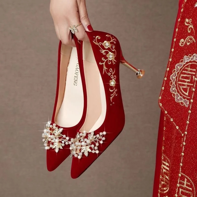 Chinesestyle wedding shoes for brides 2026 Xiuhe dress convertible red high heels with thin 260208