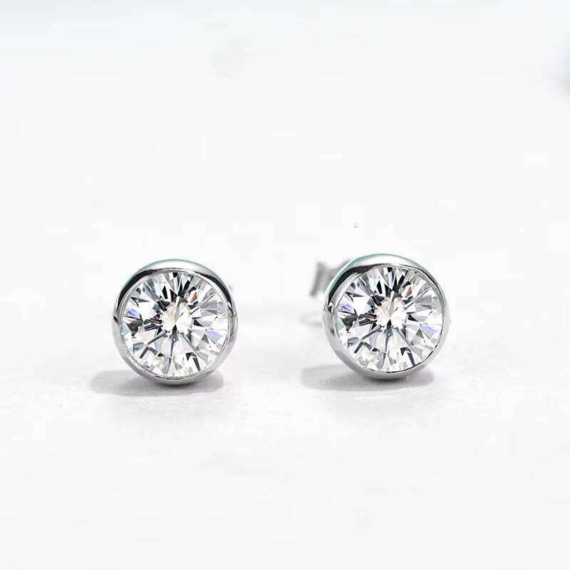 High Quality Classic Round Moissanite Diamond Stud 925 Sterling Silver Earrings