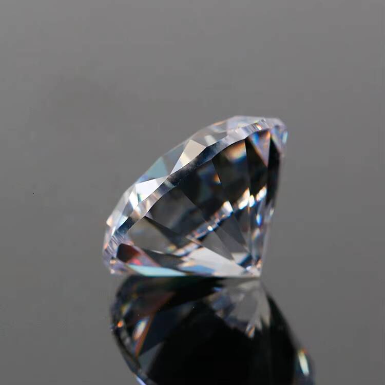 White Synthetic Diamond HTHP Round Brilliant Cut CVD Polished Lab Grown Diamond