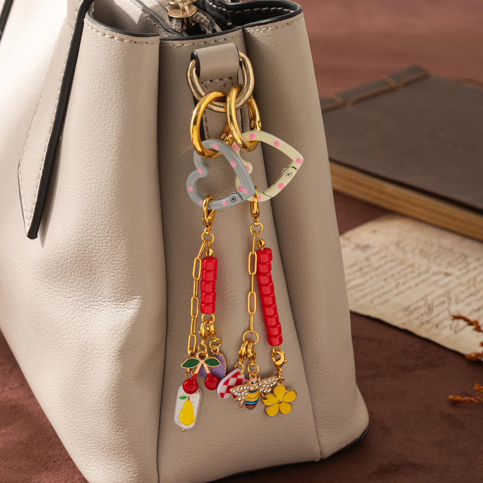 Fashionable and trendy keychains DIY bags pendants and pendants can be freely matched with gold-plated color protection 260107
