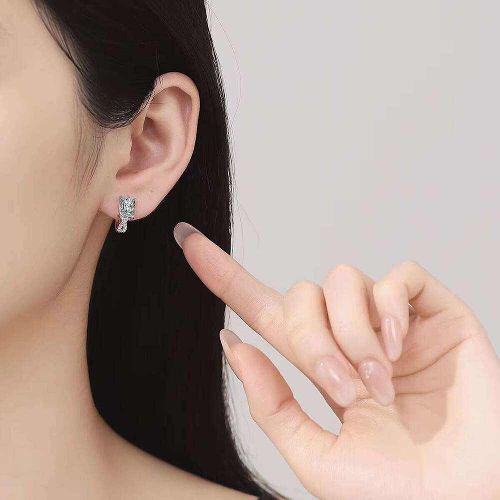 Sparkly Radiant Cut 5*7Mm VVS Moissanite U Shaped Hoop Earrings S925 Silver Hypoallergenic Claw Setting Jewelry For Women 12/15