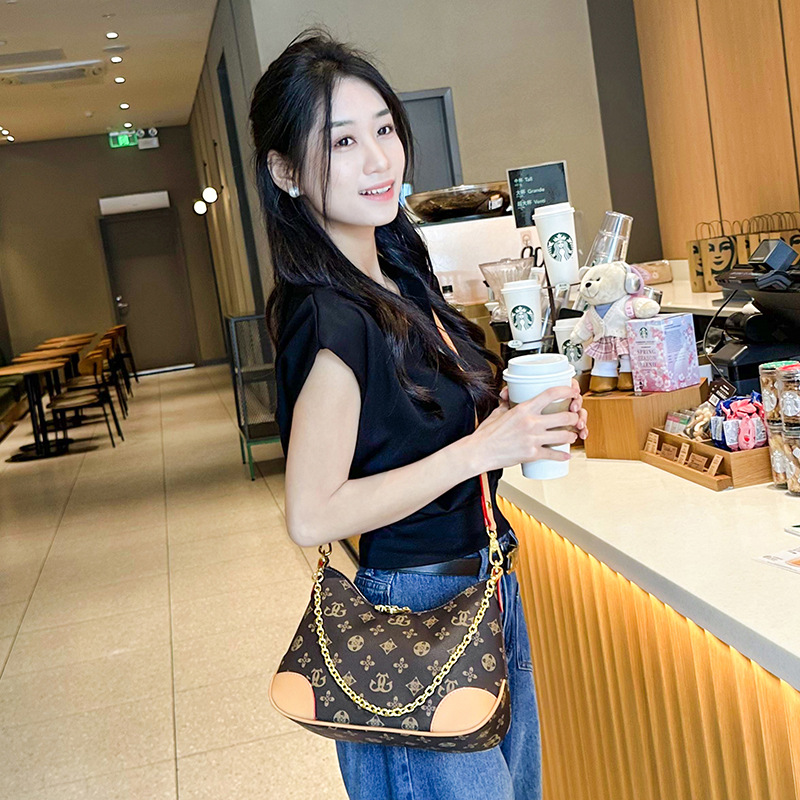 High end luxury leather horn bag, top brand single shoulder crossbody bag, letter armpit bagElegant shoulder bag, wallet, crossbody bag