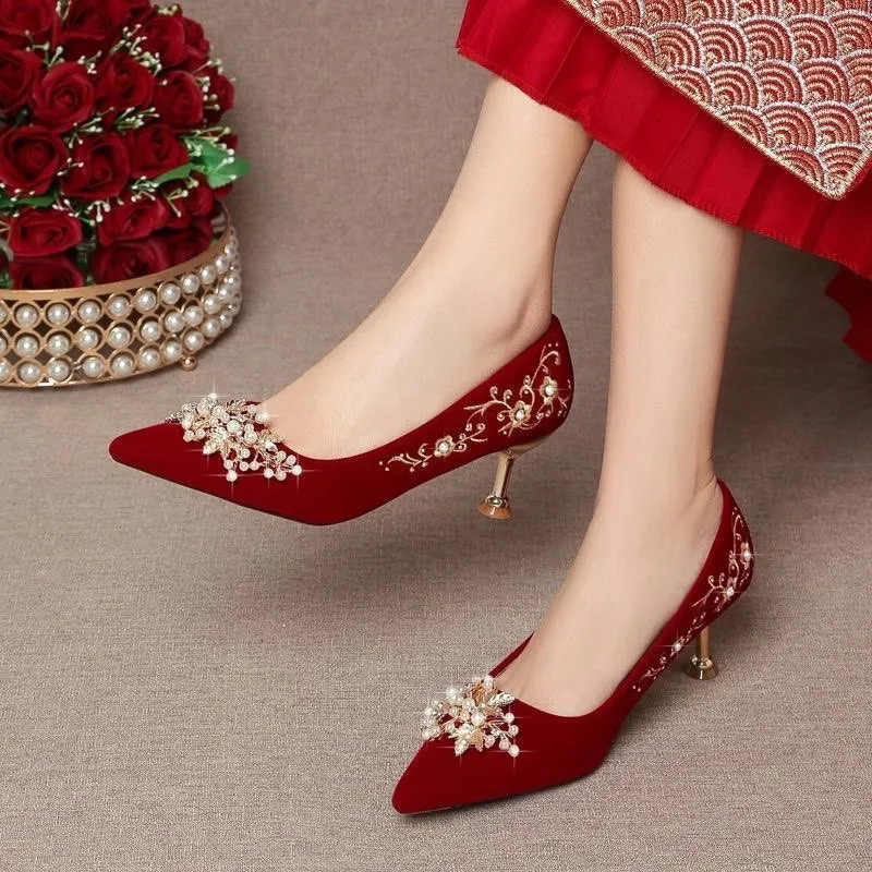 Chinesestyle wedding shoes for brides 2026 Xiuhe dress convertible red high heels with thin 260208