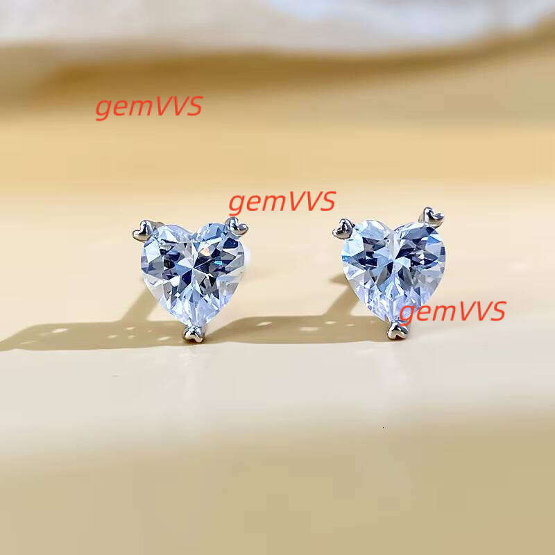 Custom 0.5 1 Carat Heart Brilliant Cut Moissanite Diamond Stud Earring For Women Wedding VVS D Color S925 Silver Fine Jewelry