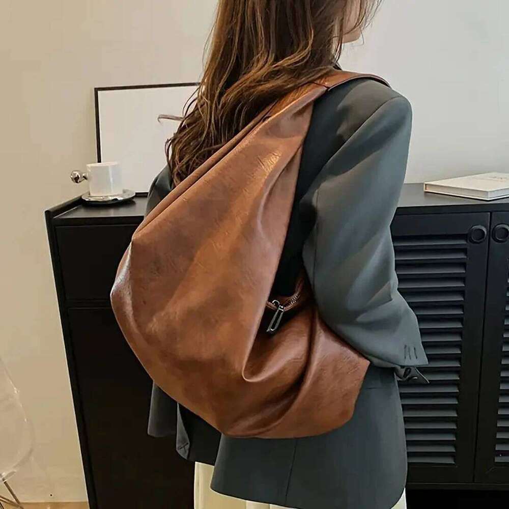 Large capacity underarm shoulder for women's new casual minimalist dumpling bag, fashionable and versatile commuting bag C260207