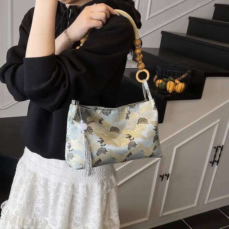 Unique Fashion Chinese Retro Embroidered National Style Shoulder Bags Tassel Decoration New Women's Handbags
