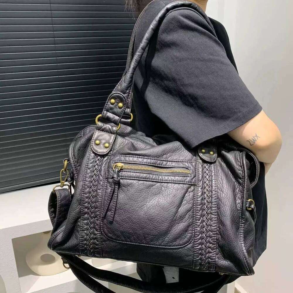 Y2K Spicy Girl One Shoulder Crossbody Vintage Washed Soft Leather Motorcycle Large Capacity Bag C260207