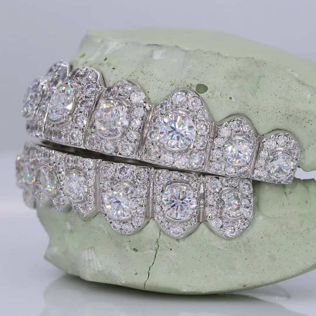 Custom S925 Silver 10K 14K 18K Solid Gold 5mm Center Moissanite Diamond Grillz Jumbo Perm Cut Teeth Grillz for Men Women