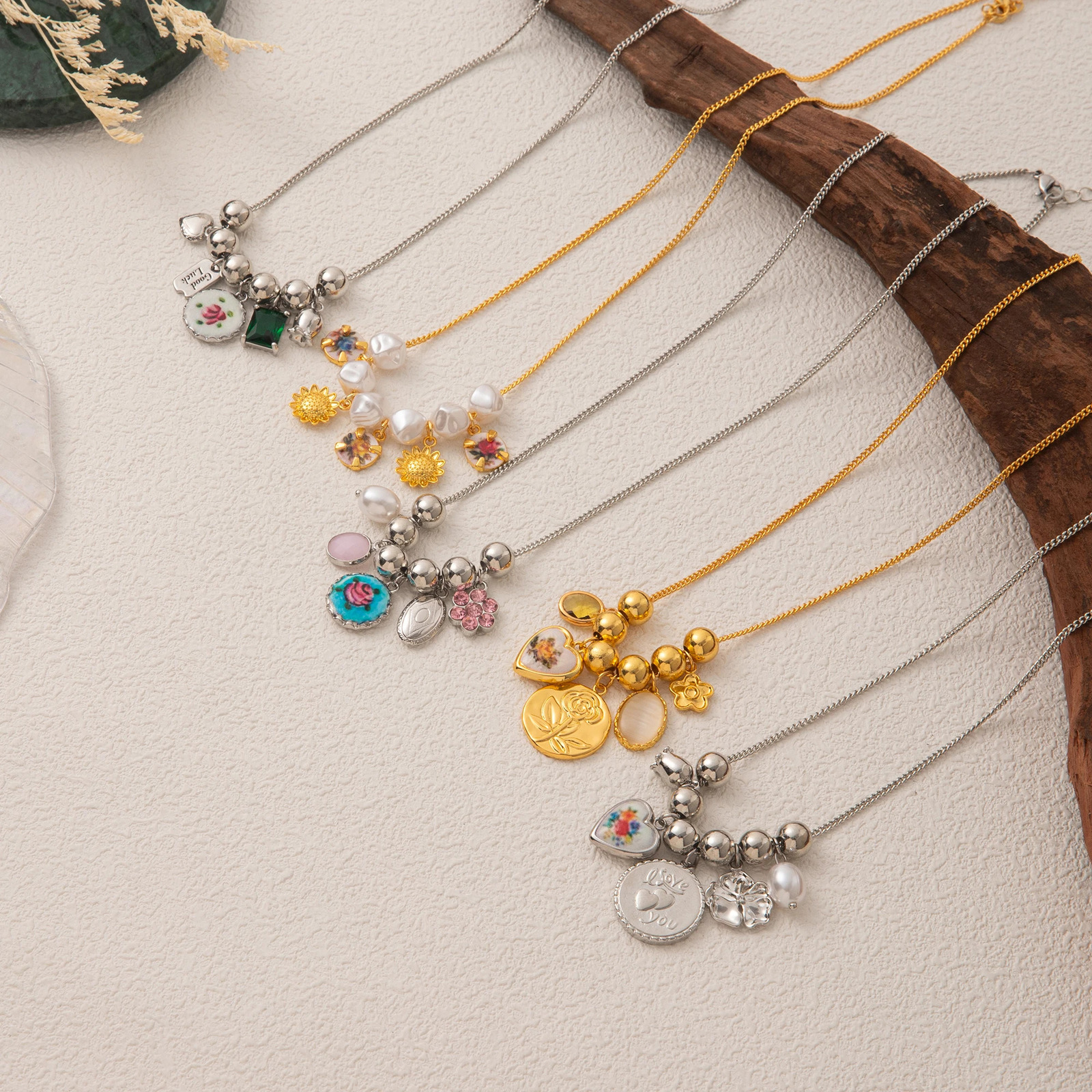 Fashionable selling retro bead pendant pearl heart flower necklace sweater chain lock bone chain 260107