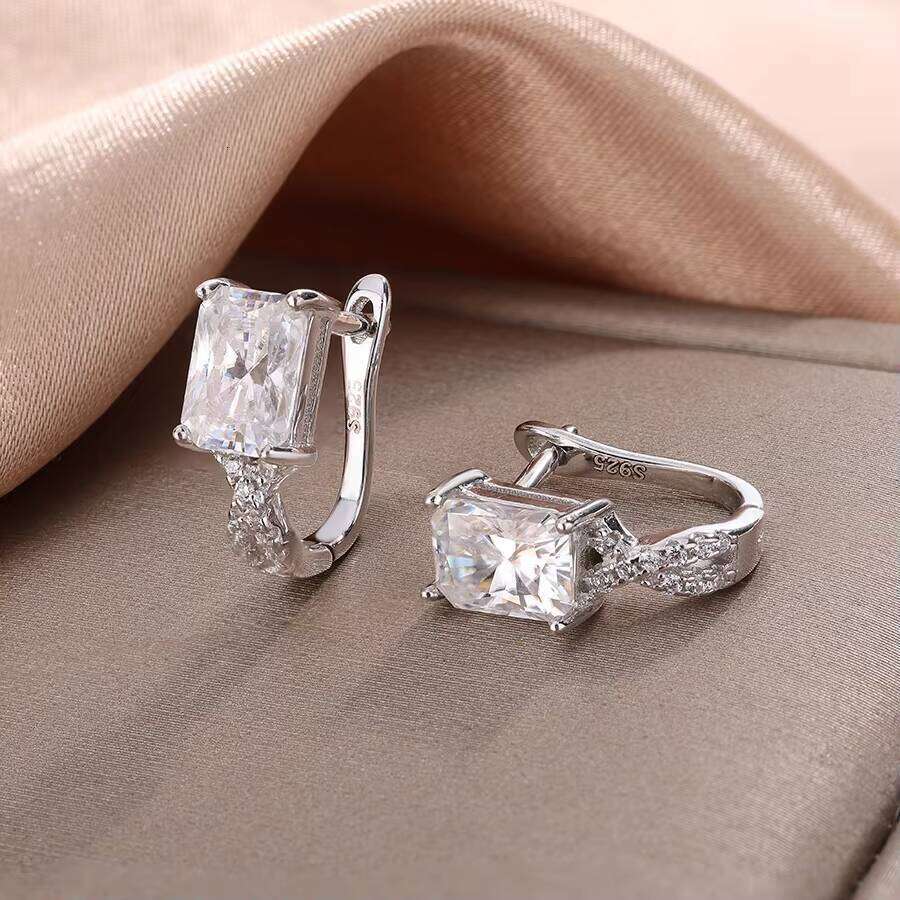 Sparkly Radiant Cut 5*7Mm VVS Moissanite U Shaped Hoop Earrings S925 Silver Hypoallergenic Claw Setting Jewelry For Women 12/15
