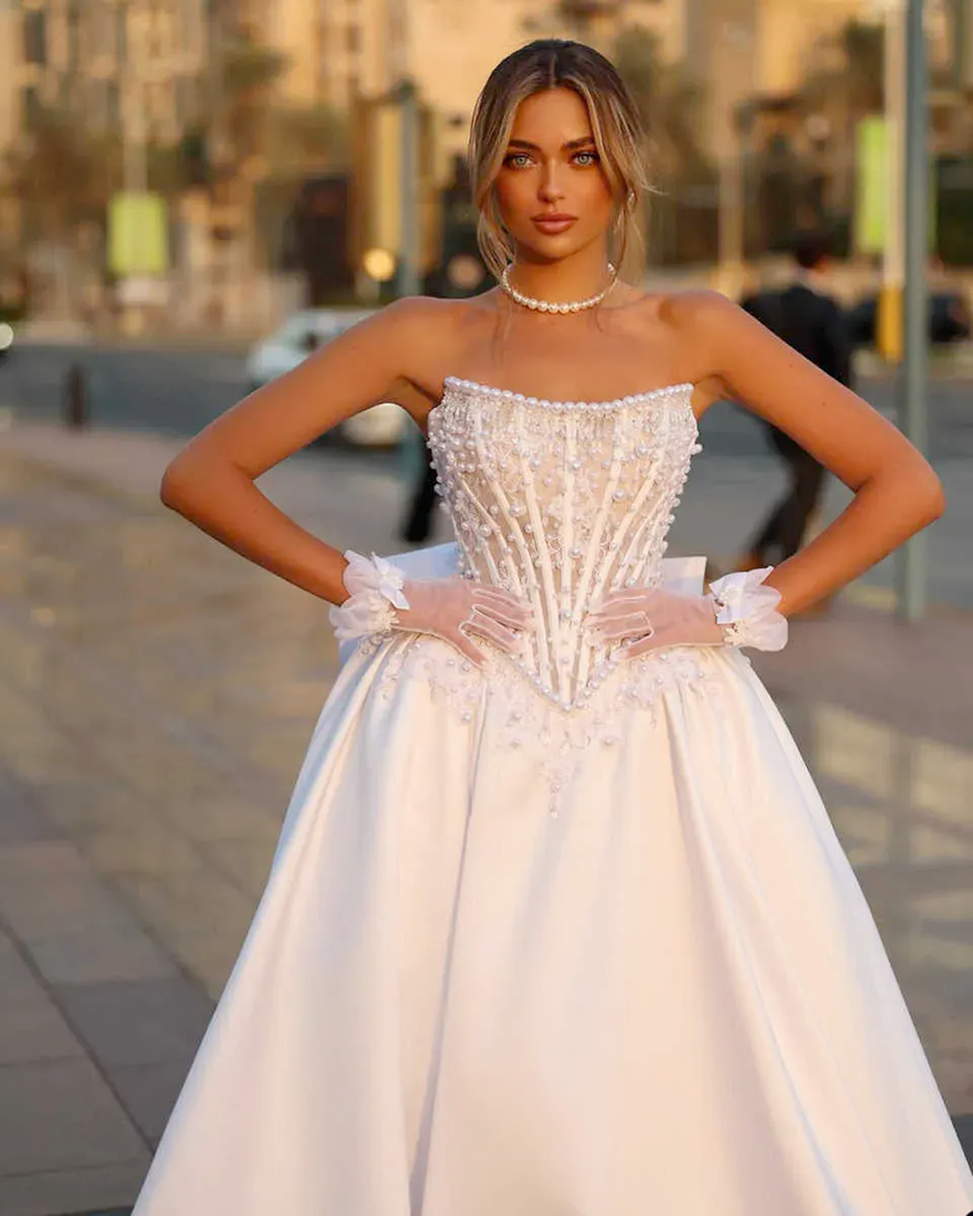 2026 Chic Pearls Lace Dubai Araic A Line Wedding Dresses Modern White Satin Ruched Strapless Basque Waist Vintage Bridal Gowns Bowknot Bride Robes de 