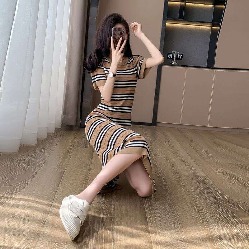 2026 High-End Elegant Striped For Women Summer Waist-Cinching Slimming Knitted Bodycon Over-The-Knee Dress
