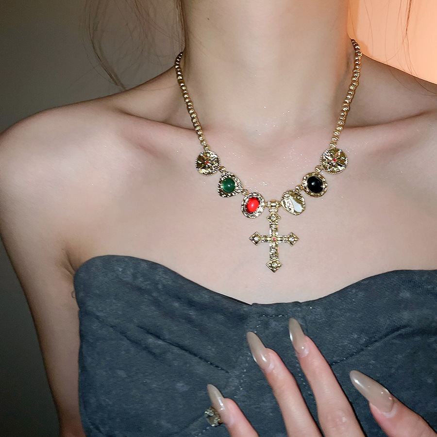 Vintage diamond-encrusted cross necklace, unique fashionable, versatile collarbone chain, light luxury and high-end feel, women's accessory - view 4