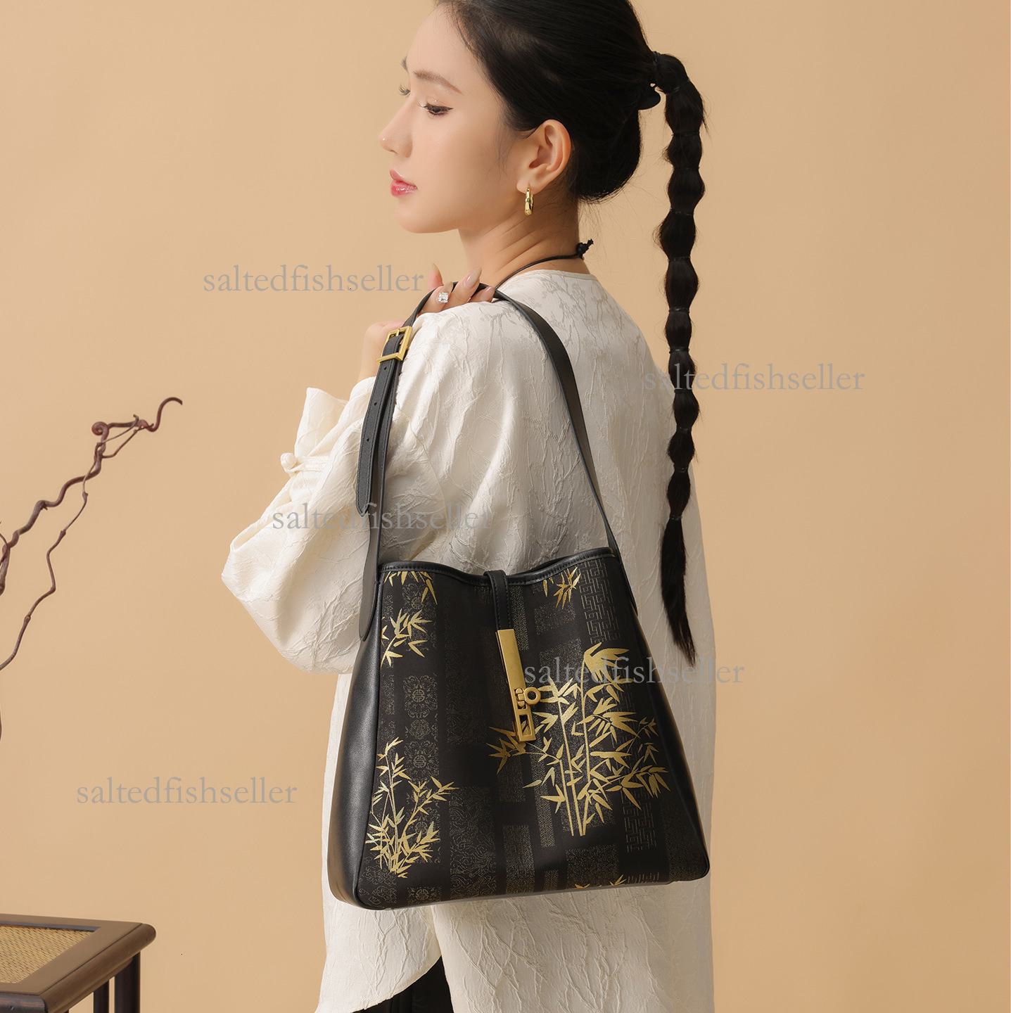 2026 Luxury New Silk Women's Handbag New Chinese Fashion Jacquard High End Bucket Bag Versatile Temperament Single Shoulder Crossbody Bag Metal L