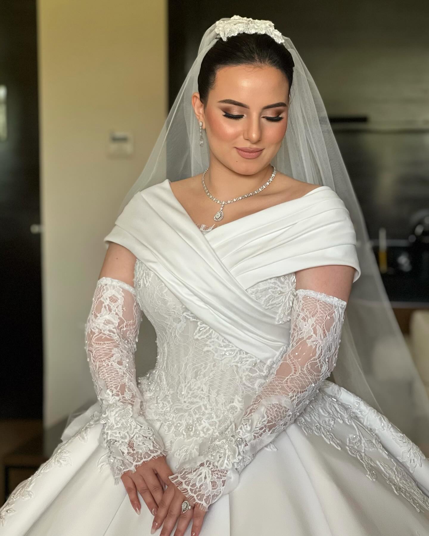 Graceful Boat Neck Wedding Dresses Appliques Pearls Bridal Gowns A Line Princess Sleeveless Customized Vestidos De Novia Plus Size
