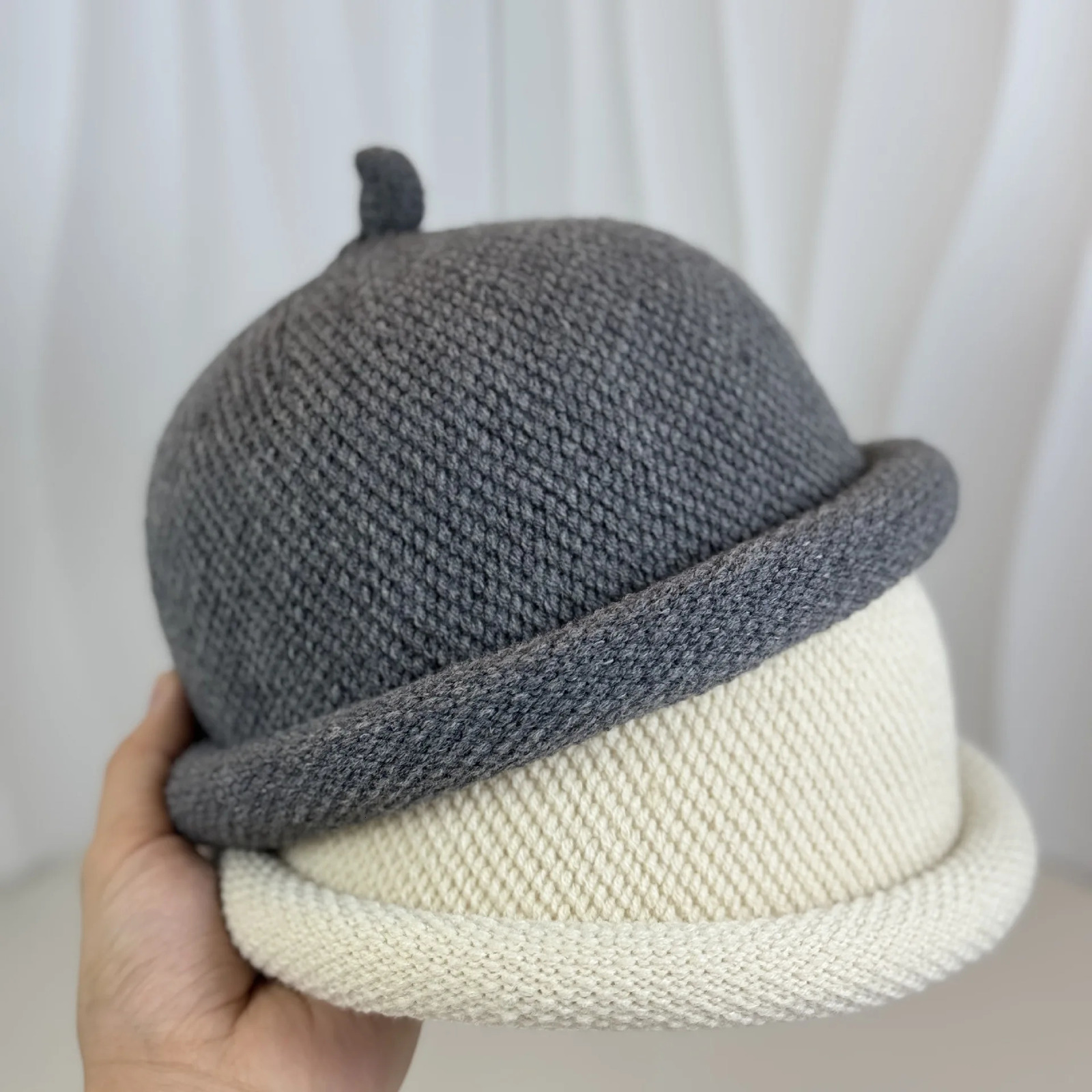 Japanese style Womens Fashion Bucket Hats Knitted Melon Skin Hats Casual Berets Landlord Hats Warm Painter Pacifier Caps 260202