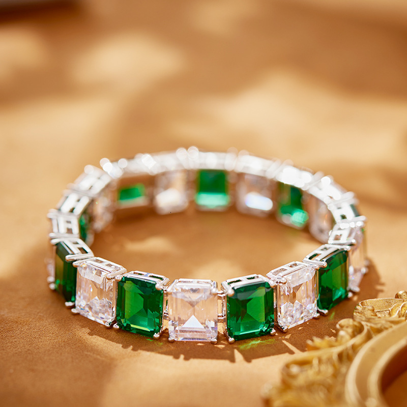 Bracelet Imitation Emerald Bracelet, Gold-Plated Two-Tone Square Inlay Bracelet Exaggerated High-End Women's Accessory Bracelet