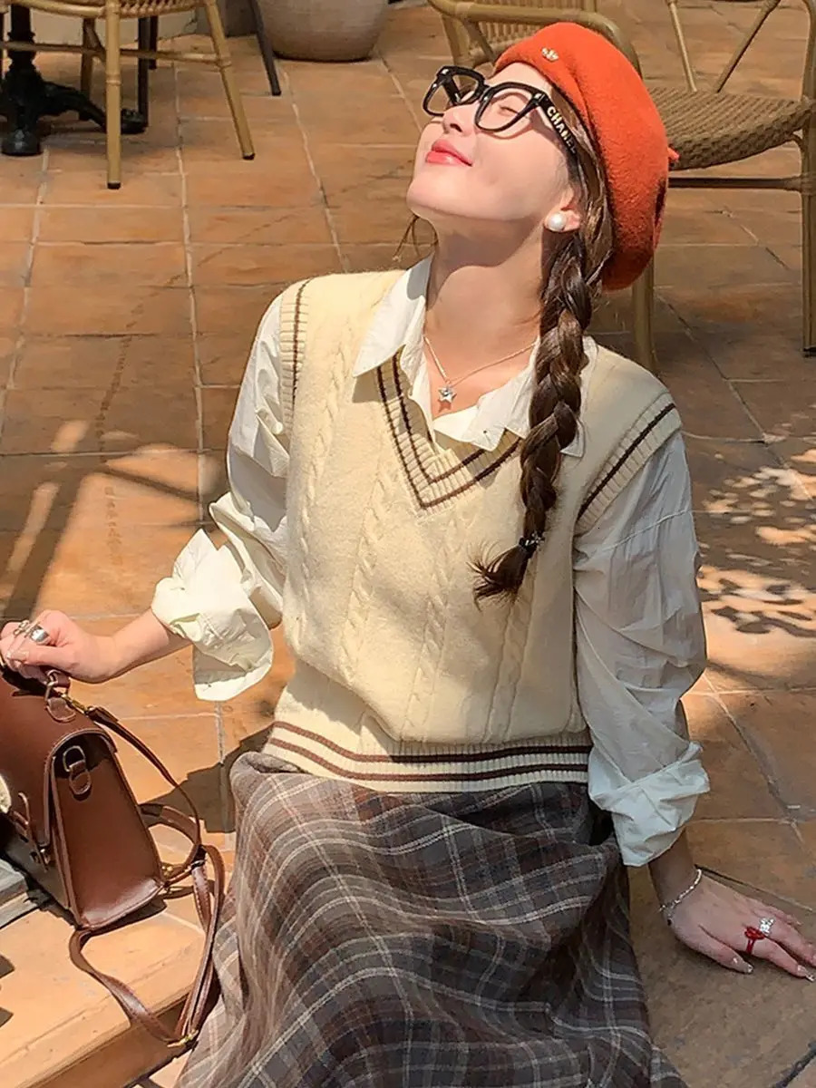 Preppy Color Block Sleeveless Vest Knit Top Women Korean Loose Fit Fashion Layering Youthful Casual Chic Versatile Pullover 260130