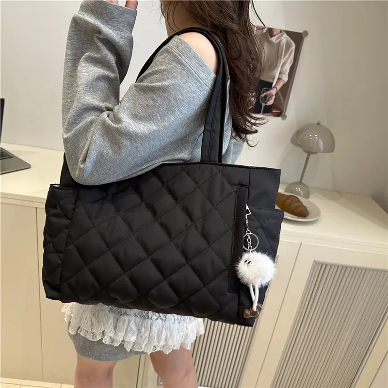 Multi Pocket Women Mailman Bag Diamond Patterned Cotton Clothing Shoulder Bag Large Capacity Tote Bag Casual Nylon Shoulder Bag260128