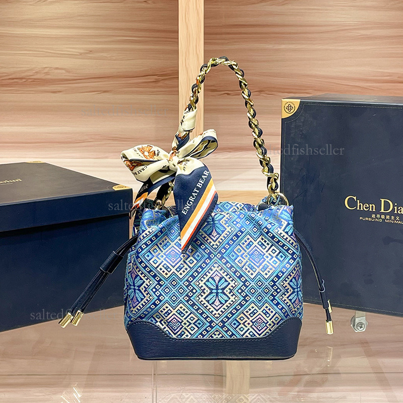 2026 New Luxury Ethnic Style Women's Zhuang Brocade Handbag Fashion Butterfly Texture Shoulder Crossbody Bag Versatile Premium Commuter Bucket Ba
