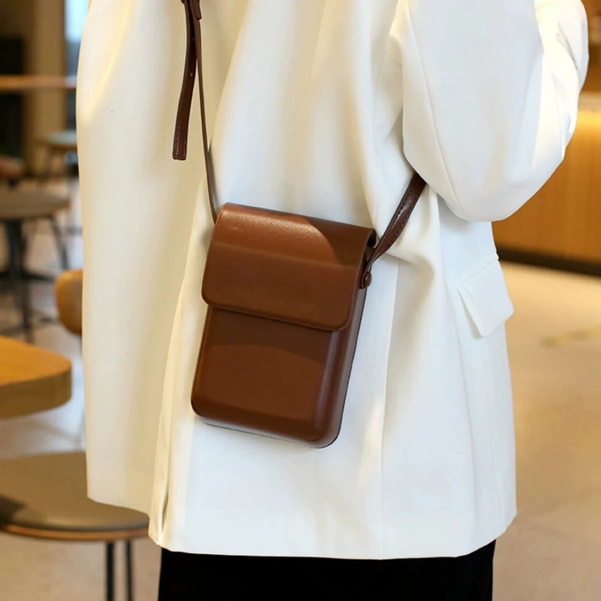 Versatile vertical Japanese and Korean simple flip phone bag commuting PU leather crossbody square singleshoulder 260208