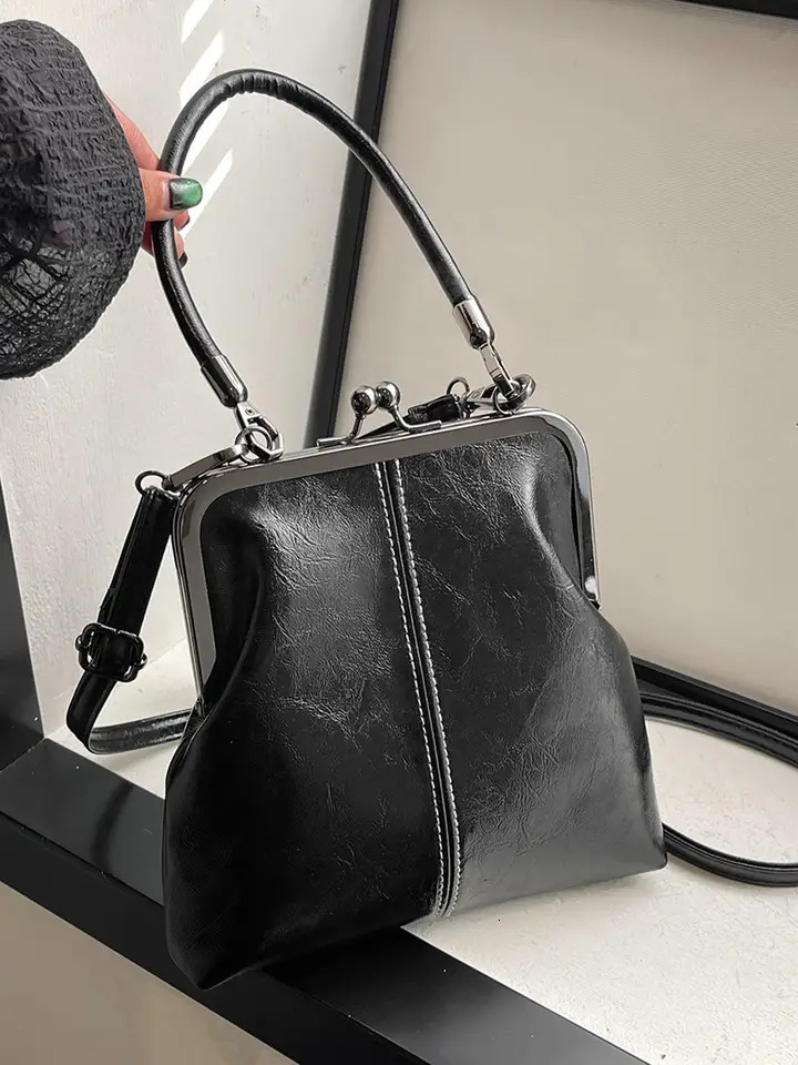 Valentines Day personalized fashion solid color daily versatile shoulder bag niche n simple retro crossbody 260208
