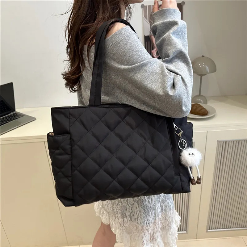 Multi Pocket Women Mailman Bag Diamond Patterned Cotton Clothing Shoulder Bag Large Capacity Tote Bag Casual Nylon Shoulder Bag260128
