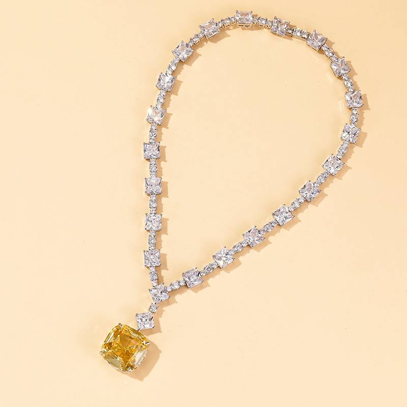 Necklace Yellow Collarbone Chain, Gold-Plated Square Diamond Pendant Necklace, Elegant Sophisticated Ladies' Evening Necklace