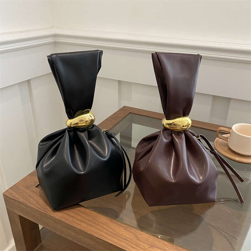 Vintage Pleated for Women New Simple Design Stylish Women's Niche Personality Large Capacity Aesthetic Bucket Bag